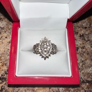 ✨EXQUISITE✨ 14K YG .75 CARAT BRILLIANT NATURAL BAGUETTE DIAMOND CLUSTER RING